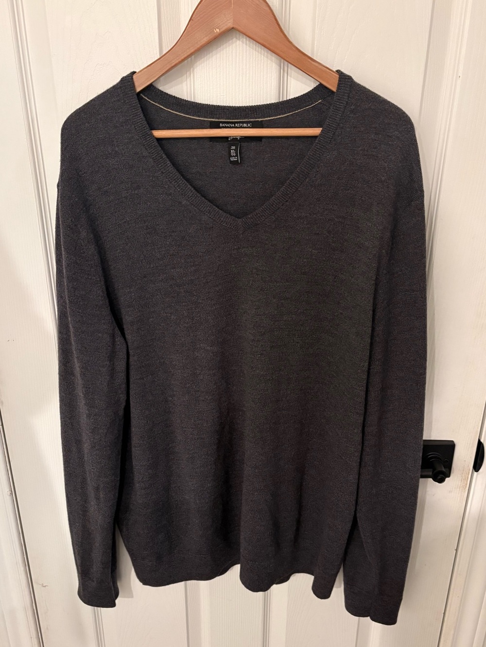 Banana Republic Men’s XL Tall Charcoal V-Neck Sweater